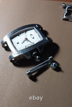 2009 Oakley Warrant 10-291 Watch and Buckle for parts or repair