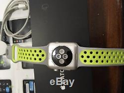 Apple Watch + Nike Series 2 38mm Cracked Display Screen Silver Volt band