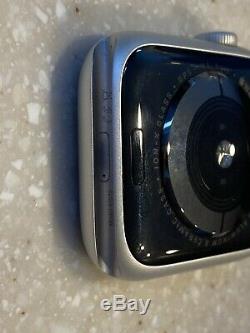 Apple Watch Series 4 44 mm Silver Aluminum Case (GPS) CRACKED SCREEN- Functional
