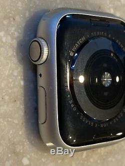 Apple Watch Series 4 44 mm Silver Aluminum Case (GPS) CRACKED SCREEN- Functional