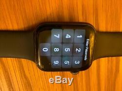 Apple Watch Series 4 44 mm Space Grey (GPS + cellular). Screen cracked but works