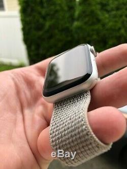 Apple Watch Series 4 (GPS + Cell) 44mm 16 GB Silver with Gray Band iCloud On