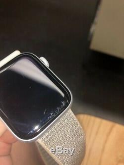 Apple Watch Series 4 (GPS + Cell) 44mm 16 GB Silver with Gray Band iCloud On