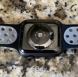Apple Watch Series 5 44mm BROKEN SCREEN-STILL WORKS Space Gray Case(MWVF2LL/A)
