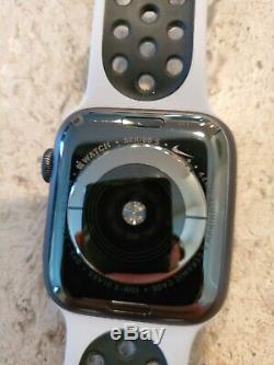 Apple Watch Series 5 44mm nike black aluminum Case (Issues)