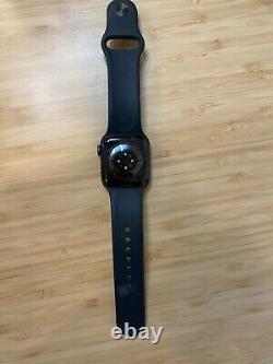 Apple Watch Series 6 40mm GPS Space Gray w Black Sport Band (Broken Screen)