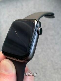 Broken Screen Apple Watch Series 4 44 mm, Space Grey GPS Only NO RESERVE