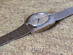 For Parts Men's WALTHAM Dynax QUARTZ doesn't work watch VACUUM 520270623 YZ