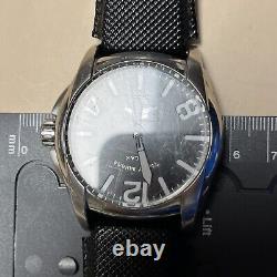 Tommy Bahama watchRLX1078 Watch- band damaged and has usage wear New Battery