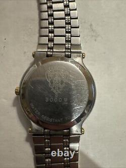 Used Mens Gucci Watch FOR PARTS OR REPAIR one of the hands is broken off