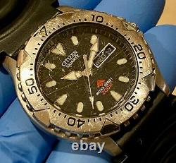 Vintage 1996 Citizen Quartz 5502-F51855 Diver Watch model AJ0640-05E not working