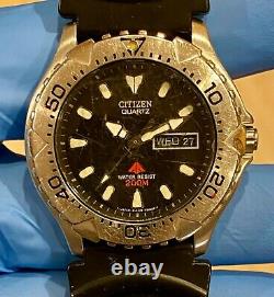 Vintage 1996 Citizen Quartz 5502-F51855 Diver Watch model AJ0640-05E not working