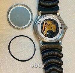 Vintage 1996 Citizen Quartz 5502-F51855 Diver Watch model AJ0640-05E not working