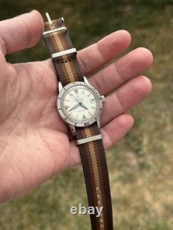 Vintage Zodiac Sea Wolf 35mm Watch FOR PARTS / REPAIR RUNS BUT NOT TESTED